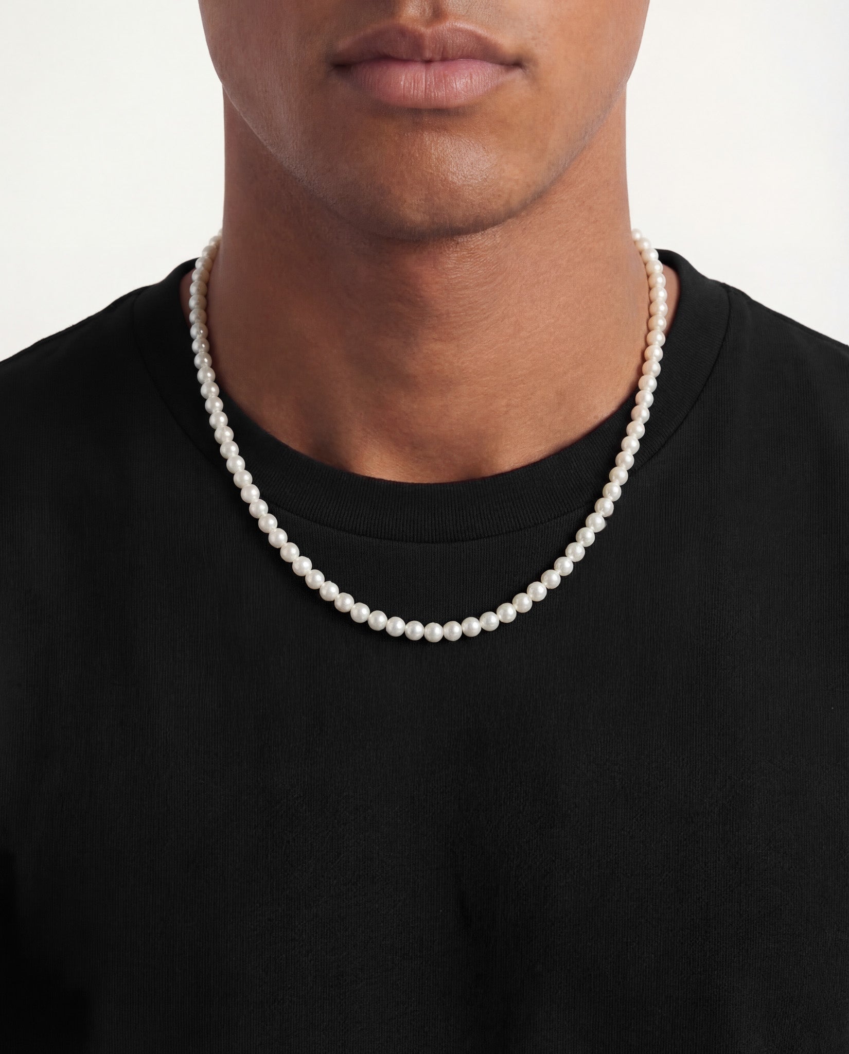 Bellagio Pearl Chain necklace worn around the model's neck against a black shirt