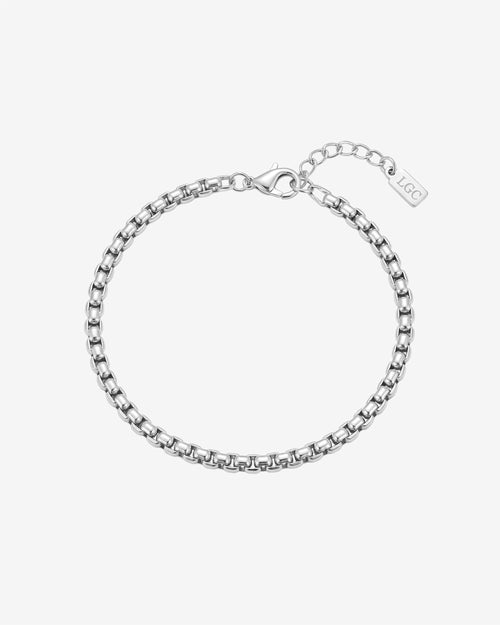 NOIR silver bracelet close up featuring a slim 4 mm wide chain and lobster clasp with a small tag