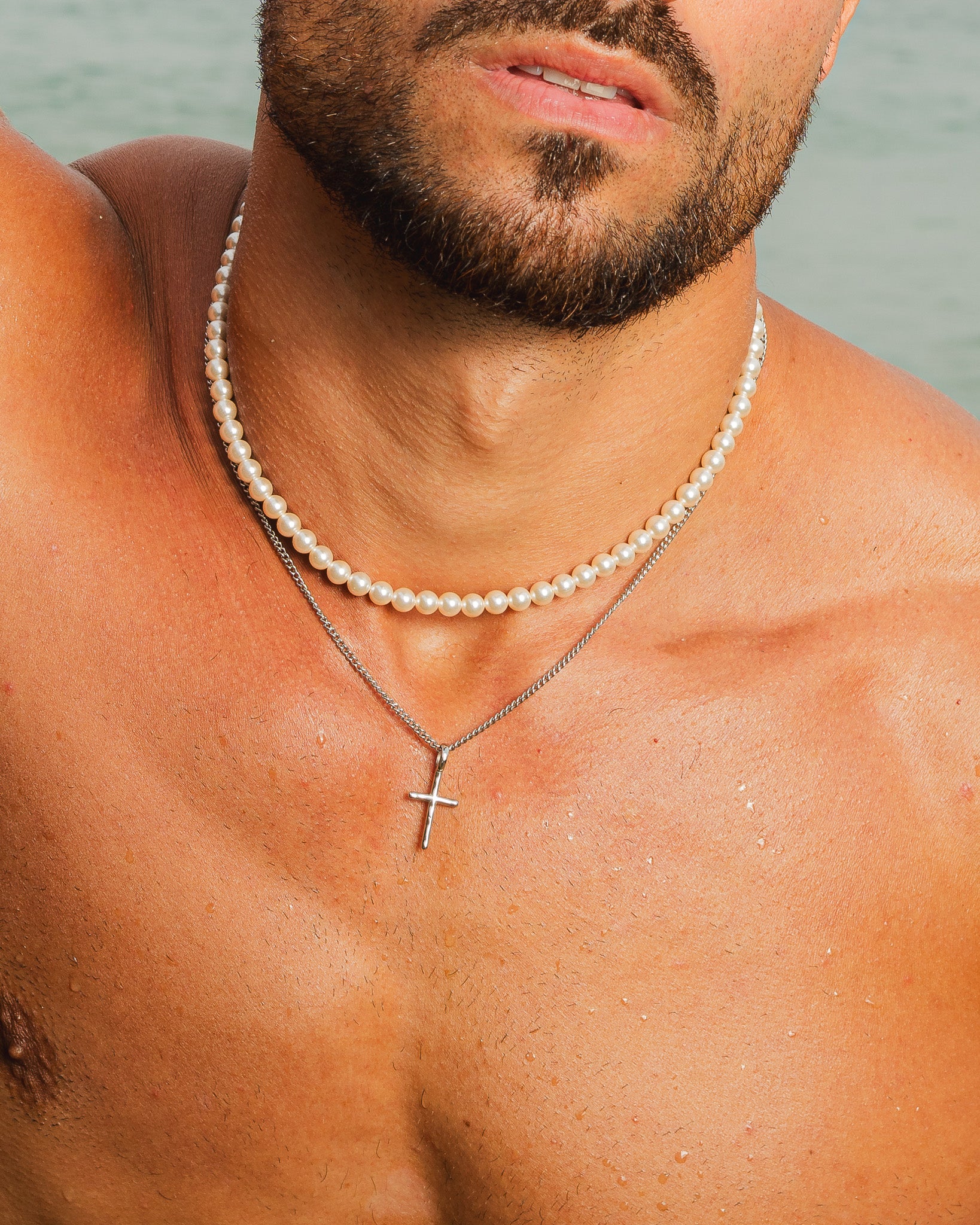 Close up of a man wearing a Bellagio Pearl Chain necklace around his neck